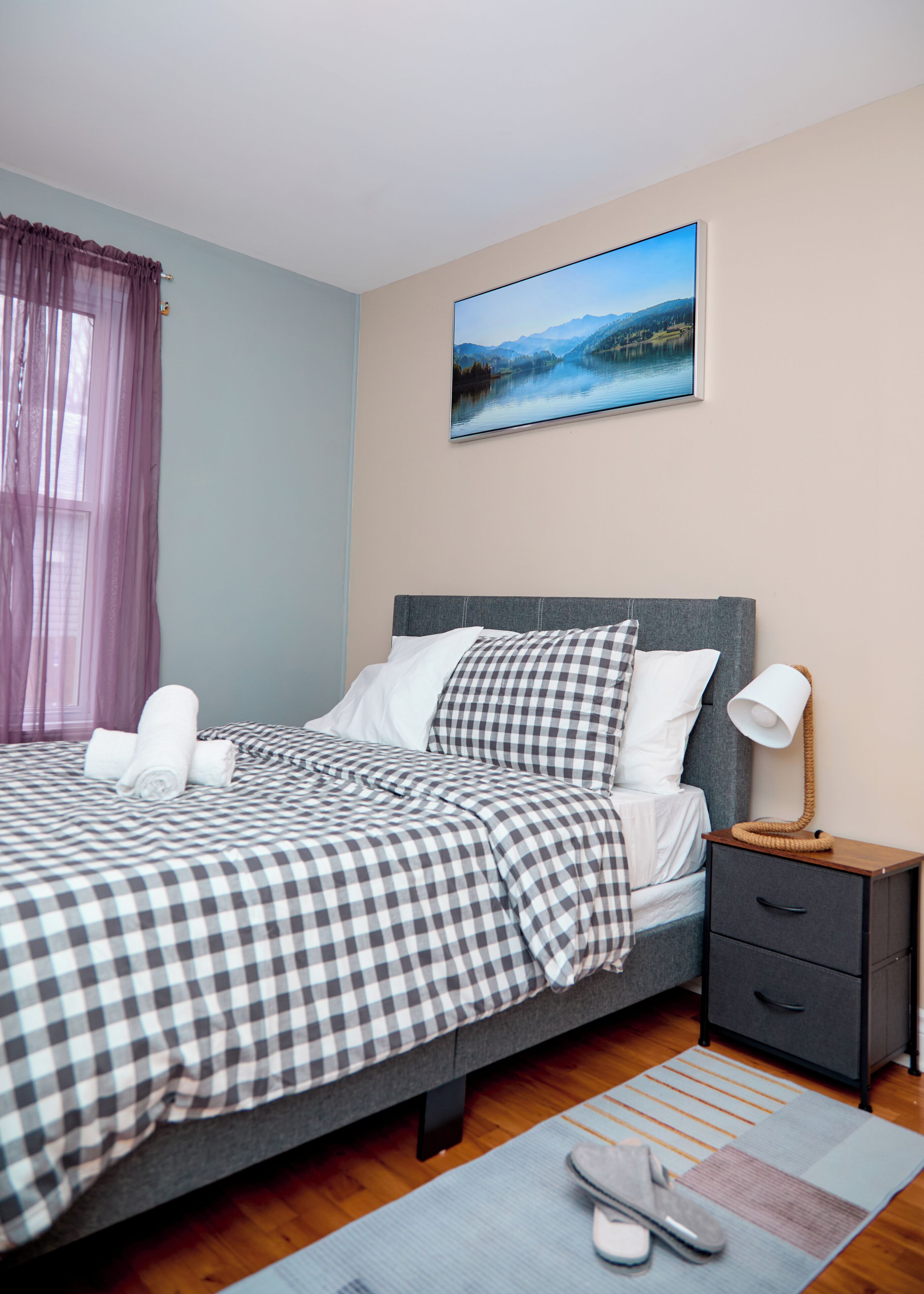 7 Schlafzimmer, Schreibtisch, Bügeleisen/Bügelbrett, Reisekinderbett