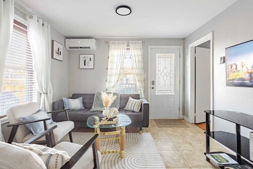 House7bedrooms |3salons|Private garden |14pers |Beautiful decor|35min Montréal✈️