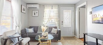 House7bedrooms |3salons|Private garden |14pers |Beautiful decor|35min Montréal✈️