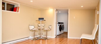 House7bedrooms |3salons|Private garden |14pers |Beautiful decor|35min Montréal✈️