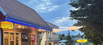 Athabasca Hillside Motel