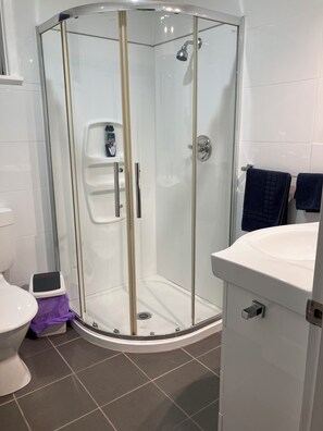 Family Suite | Bathroom | Shower, towels, soap, toilet paper