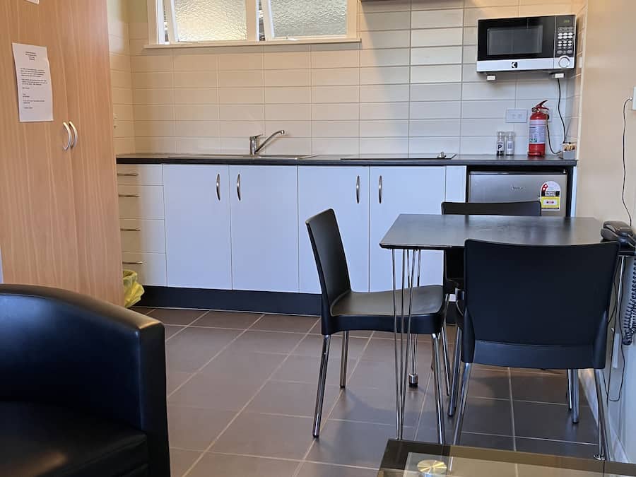 Studio Comfort - flera sÀngar - icke-rökare - husdjur tillÄtna | Arbetsyta för laptop, ljudisolering och strykjÀrn/strykbrÀda