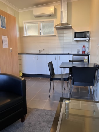 Comfort Studio, Multiple Beds, Non Smoking, Pets Allowed | Laptop workspace, soundproofing, iron/ironing board, free WiFi