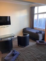 Estudio Confort, varias camas, no fumadores, Se admiten mascotas | Espacio para trabajar con un portátil y sistema de insonorización