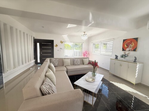 Oasis in la Perla del Sur with Pool