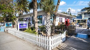 Unclassified image, 3 of 72, button - Luxury Beach Home•Steps to Beach•Excellent Location•Sunsets (Holmes Beach)