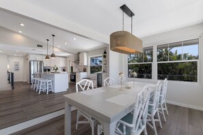 Dining - Luxury Beach Home•Steps to Beach•Excellent Location•Sunsets (Holmes Beach)