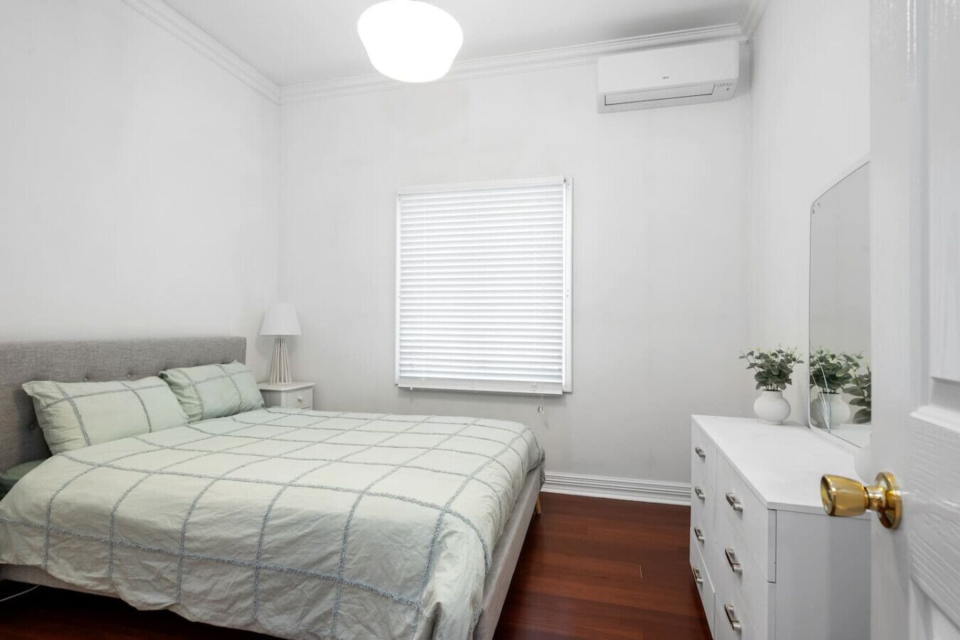 4 Schlafzimmer, Bügeleisen/Bügelbrett, kostenloses WLAN, Bettwäsche