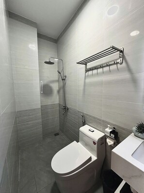 Deluxe Room, 1 Queen Bed, Balcony, City View | Bathroom | Combined shower/bathtub, hydromassage showerhead, designer toiletries - Amelia House - Boutique Hotel (Da Lat)