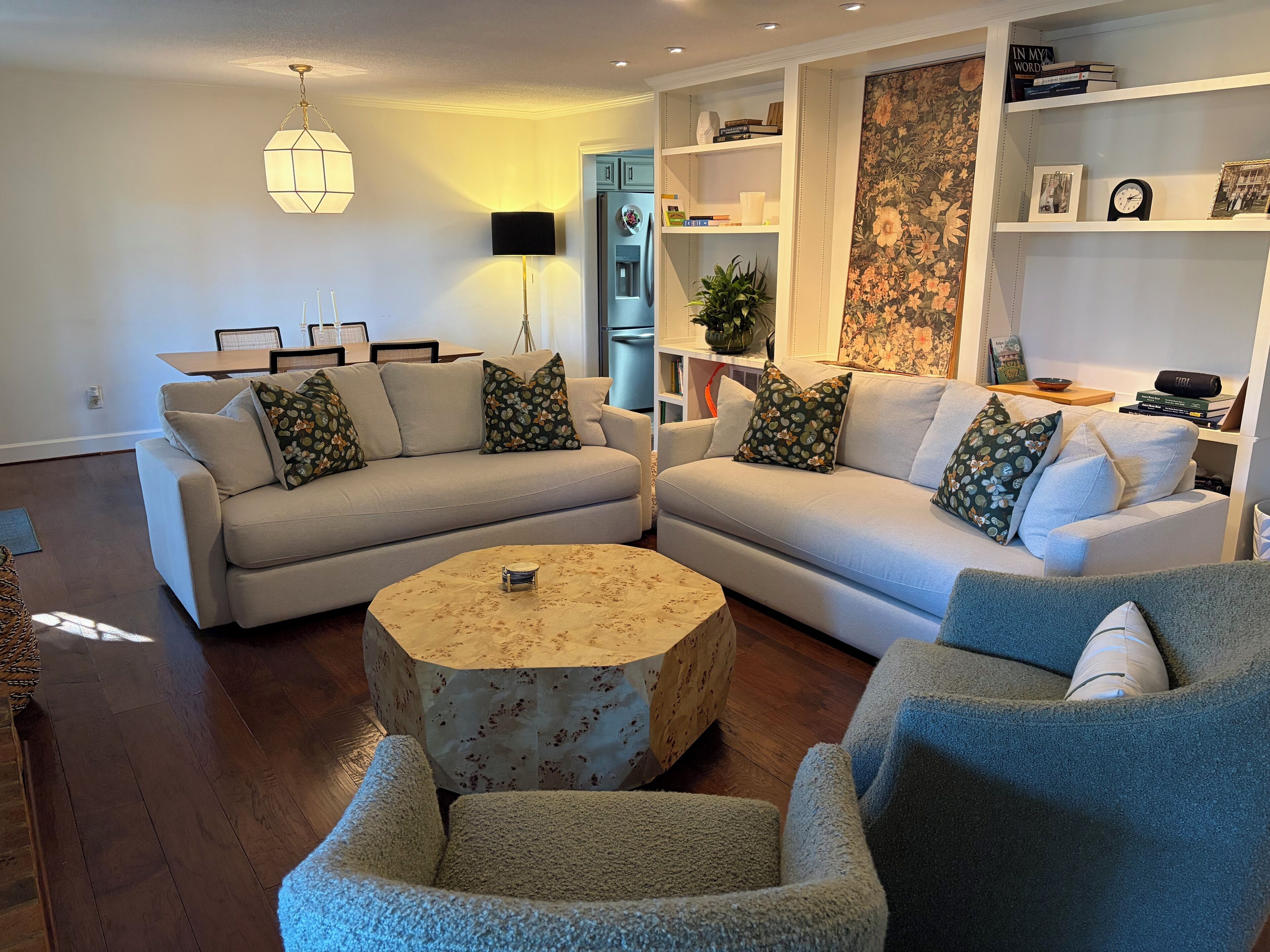 Smart TV, fireplace, books, stereo