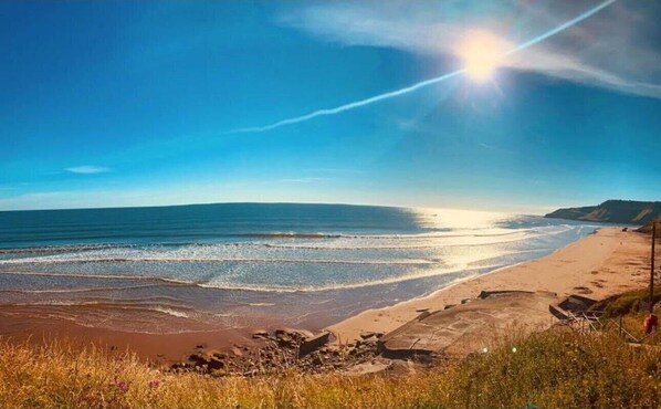 Una spiaggia nelle vicinanze