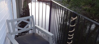 Riverbank Cottage River Ehan, Double Balcony