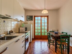 Fridge, microwave, oven, cookware/dishes/utensils