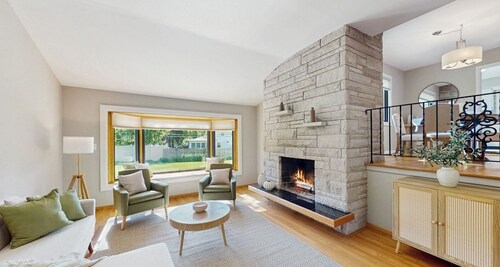 Naperville Spacious Nest - 3BDR / 2.5 BTHR