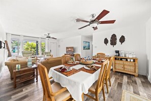 Dining - Palm Paradise (Cocoa Beach)
