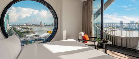 Suite River Front Signature | City view