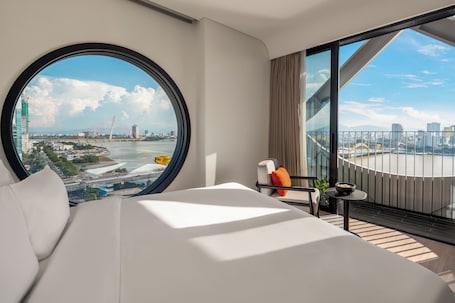 Suite River Front Signature | ์๋ด ์ ๋ง