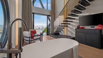 Duplex River Front Signature | Area keluarga | Televisi 43-inci dengan saluran TV premium