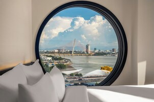 Suite River Front Signature | 高档床上用品、Select Comfort 床、迷你吧、客房内保险箱