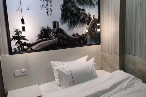 Shenzhen Bao'an Changsheng Hotel (Honglang North Metro Station, Exit C)