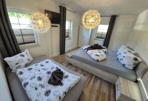 2 slaapkamers, een strijkplank/strijkijzer, reisbedje, gratis wifi