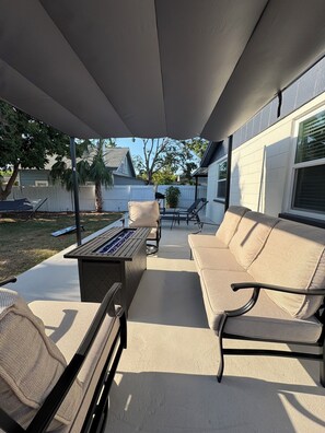 Terrace/patio - Charming 3-bedroom house with WiFi and AC in Downtown St. Petersburg (St. Petersburg)