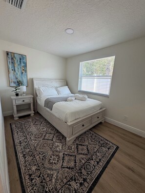 3 bedrooms, desk, iron/ironing board, travel cot - Charming 3-bedroom house with WiFi and AC in Downtown St. Petersburg (St. Petersburg)