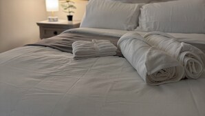 3 Schlafzimmer, Schreibtisch, Bügeleisen/Bügelbrett, Reisekinderbett