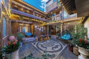 Garden - Wanhuaying Inn (Lijiang)