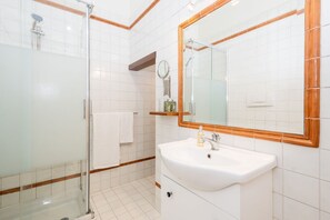 Hair dryer, towels