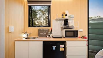 Kühlschrank, Mikrowelle, Herdplatte, Toaster