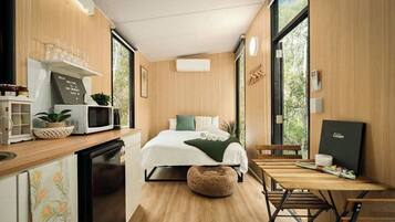 1 bedroom, bed sheets