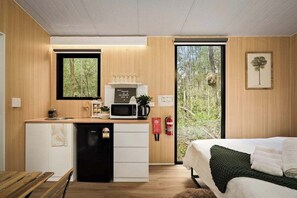 1 bedroom, bed sheets