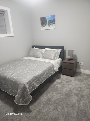 2 chambres, fer et planche à repasser, Wi-Fi, draps fournis