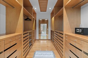 Interior - El Tigre Mansion, Fantastic View with Waterfall + Brook (Las Jarretaderas)