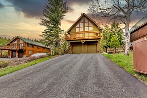 Exterior - Truckee Retreat - Multi-Level Cabin with Game Room (Truckee)