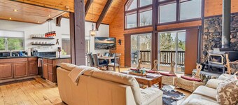 Truckee Retreat - Multi-Level Cabin with Game Room