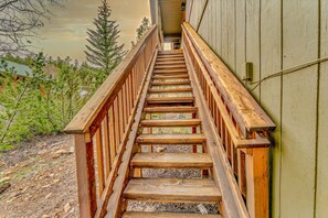 Property grounds - Truckee Retreat - Multi-Level Cabin with Game Room (Truckee)