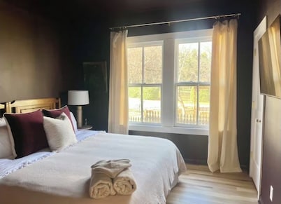 The Quaint Quarters-Oakwood/ Modern Chic- Pets OK