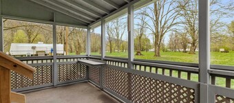 Riverfront Cabin, Wood Stove, Fire Pit & Grill