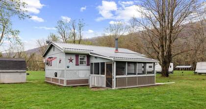 Wood Stove, Fire Pit, Kayaks - 2 Min Walk to River