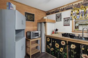 Frigorífic, microones, forn i placa de cuina 
