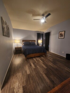 3 bedrooms, desk, iron/ironing board, free WiFi