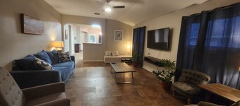 3-Bedroom House Near Six Flags and SeaWorld