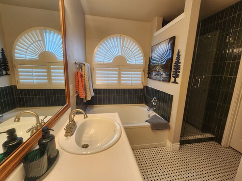 3-Bedroom House Near Six Flags and SeaWorld