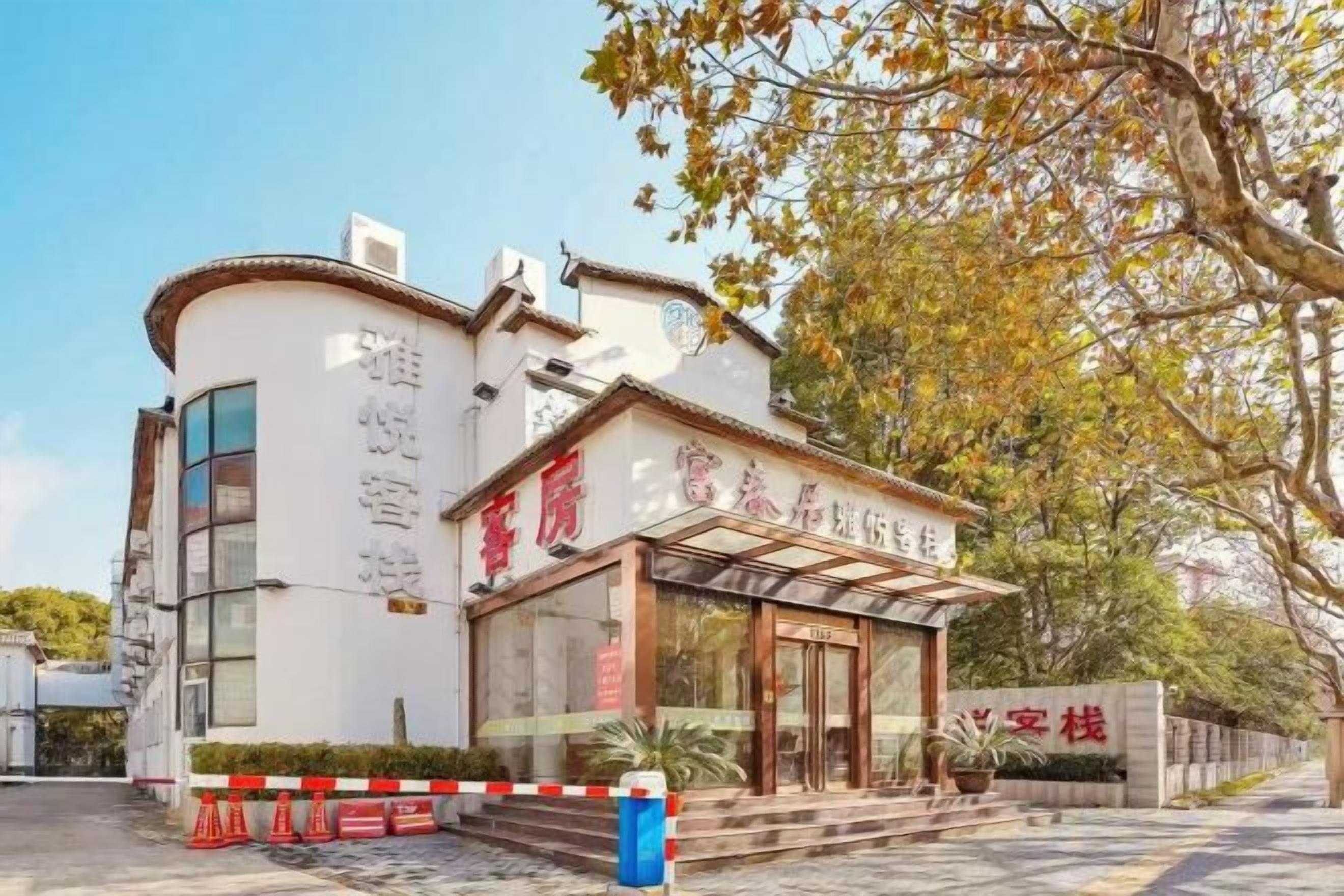 A hotel with a traditional architectural style, featuring a curved facade and a prominent entrance with glass doors.