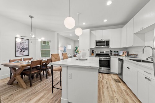 Tranquil Midtown Haven with Tree-Lined Charm