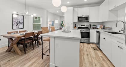 Tranquil Midtown Haven with Tree-Lined Charm