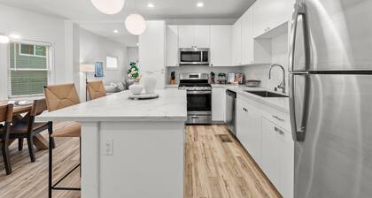 Tranquil Midtown Haven with Tree-Lined Charm
